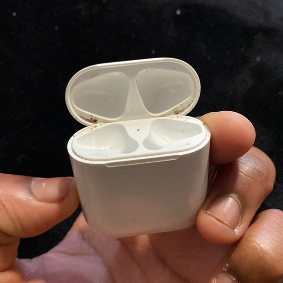 AirPod Charging Case - Picture 3 of 3